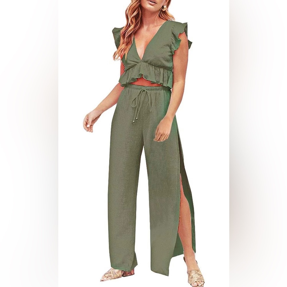 GREEN Matching set!! Never worn just cleaning out my house and found it! So cute
